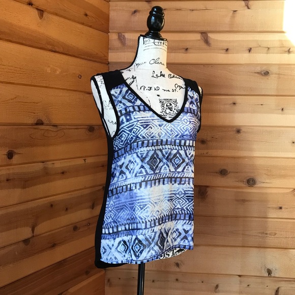 💙 Aztec Print Top - Picture 1 of 3